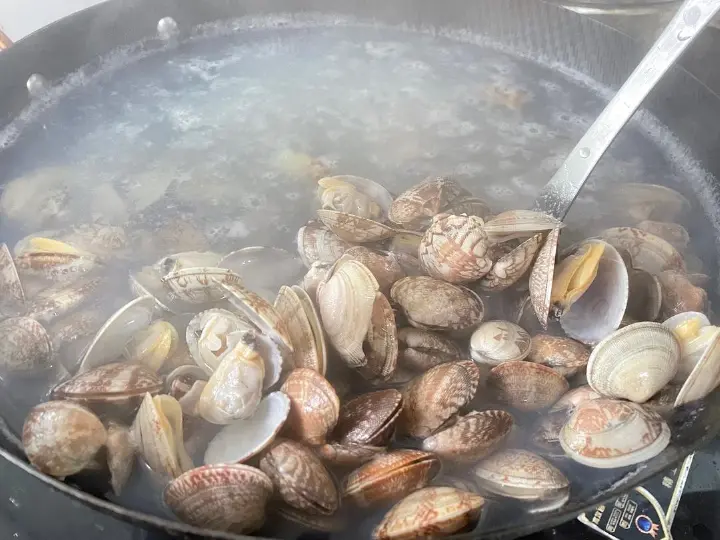 麻辣爆炒花蛤 第 3 步