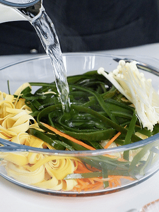 微波炉凉拌什锦菜 第 1 步