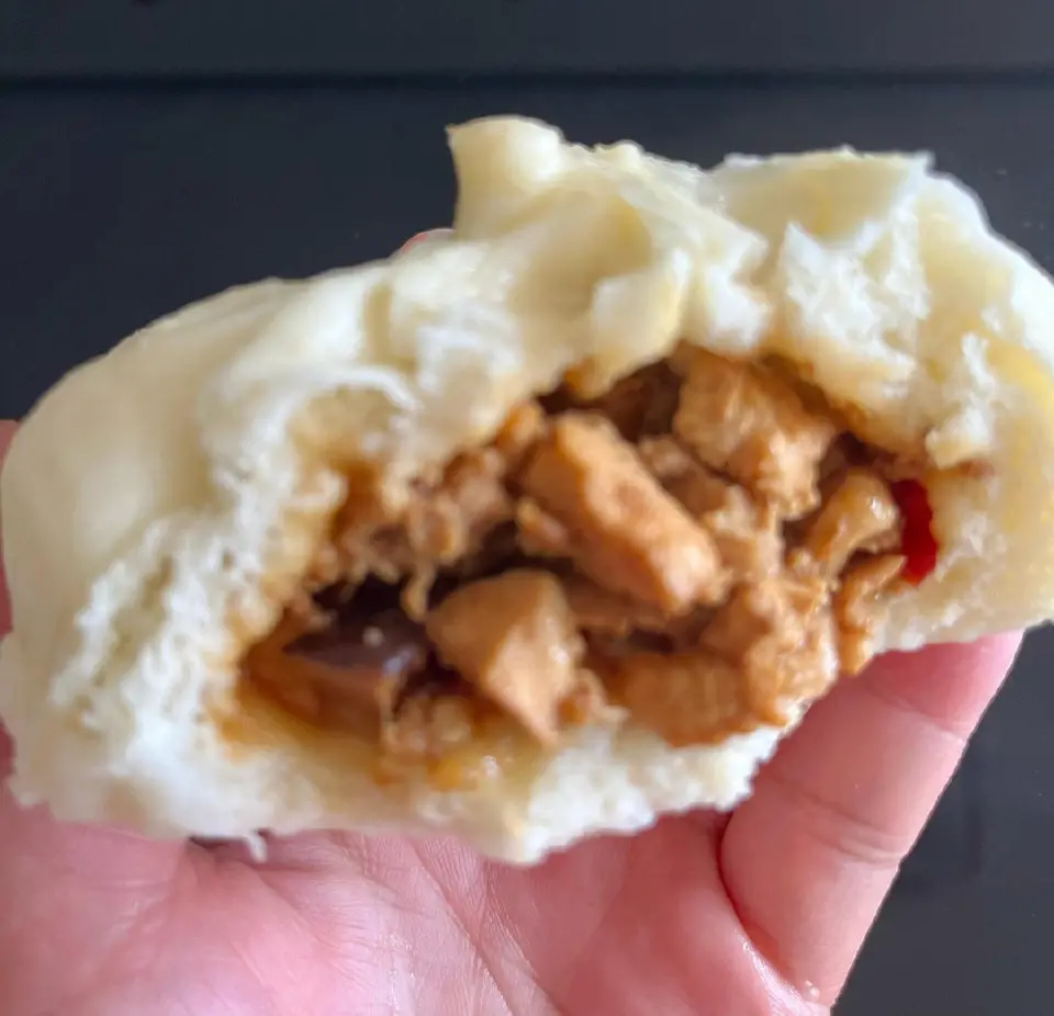 鸡丁猪肉香菇干子包子成品图