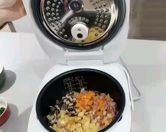 懒人香肠焖饭 第 2 步