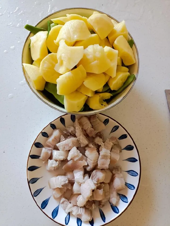 豆角炖肉花卷一锅出 第 1 步