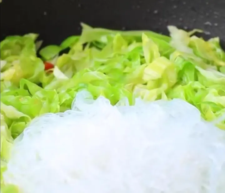 包菜炒粉丝 第 7 步