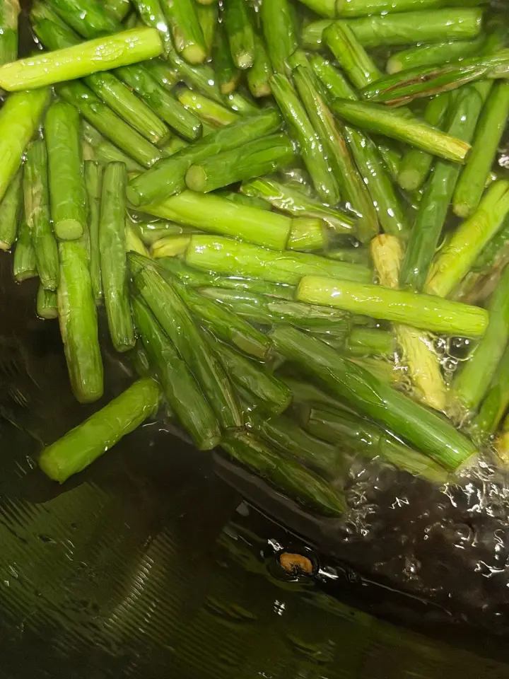 蒜苔炒鸡蛋 第 6 步