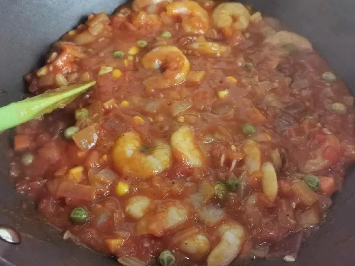 番茄红烩虾仁蛋包饭 第 22 步
