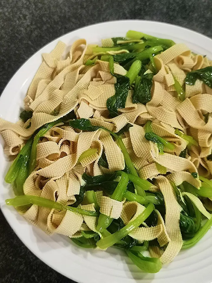 千张炒鸡毛菜 第 1 步