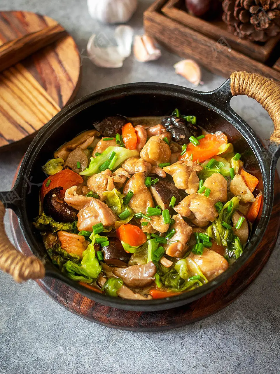 无水蔬菜鸡肉锅成品图