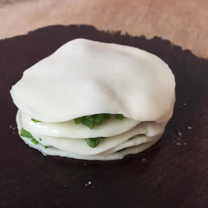 饺子皮葱油饼 第 5 步