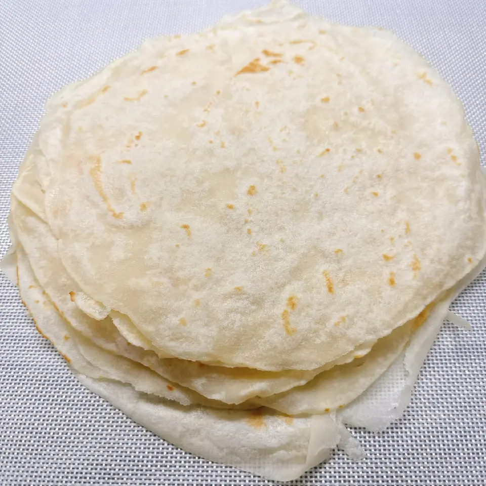 家常烫面卷饼皮成品图