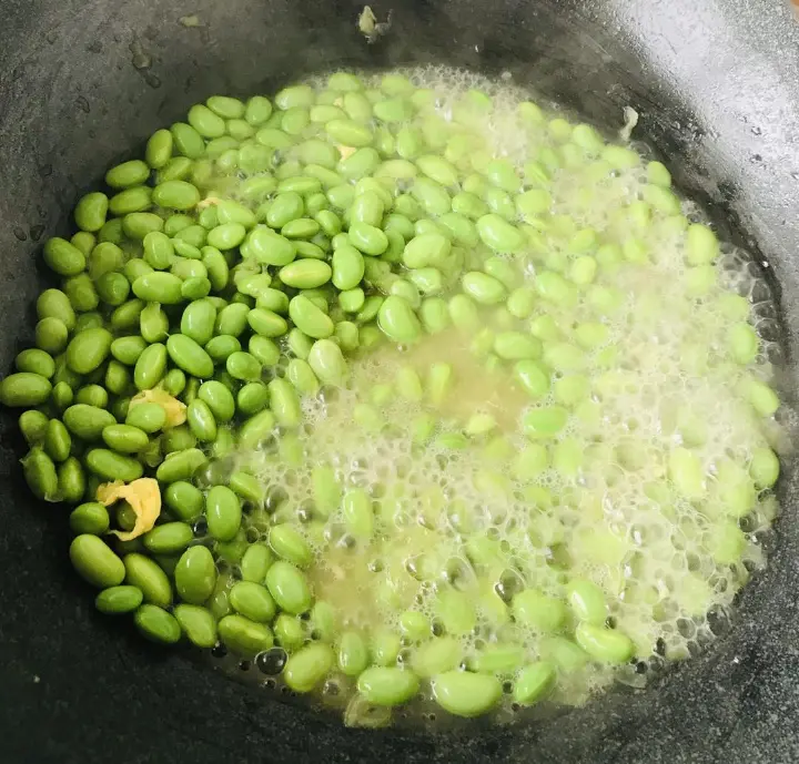 毛豆炒鸡蛋 第 5 步