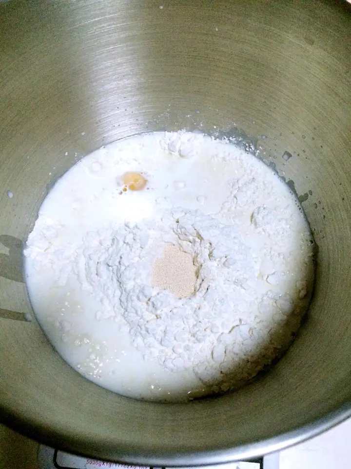 蜂蜜脆底小面包 第 1 步