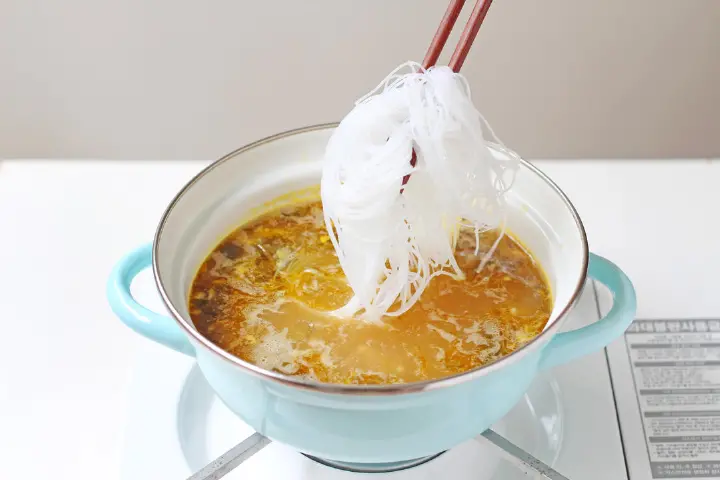 金汤酸菜粉丝牛肉 第 8 步