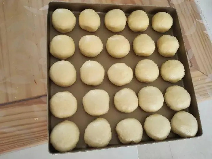 一次发酵椰蓉小餐包 第 4 步
