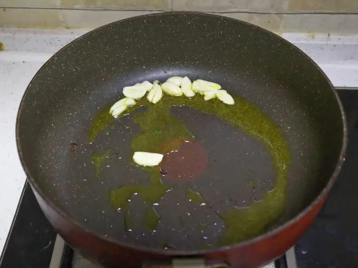 芹菜炒腊肠 第 4 步