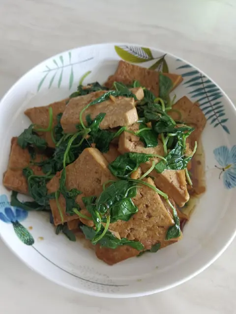 荆芥炒豆腐