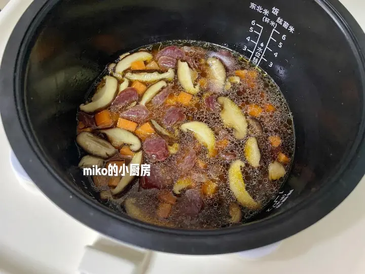 香菇腊肠焖饭 第 5 步