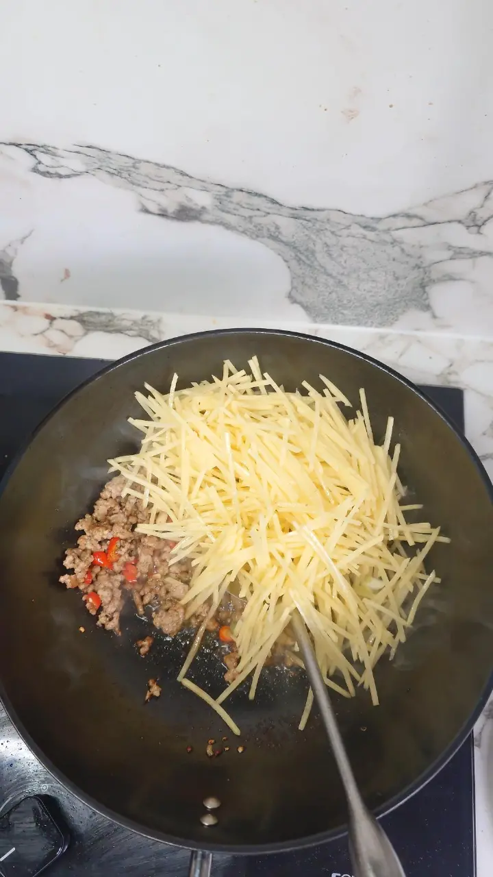 酸辣肉末土豆丝 第 3 步