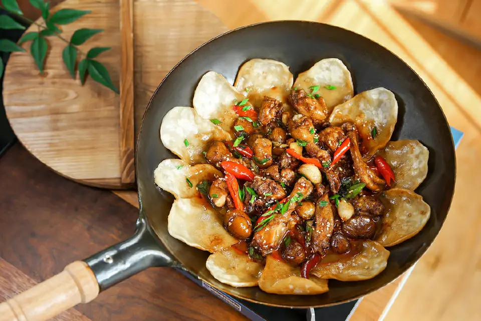 地锅鸡成品图