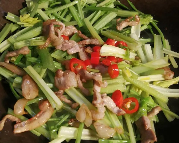 芹菜炒肉丝 第 5 步