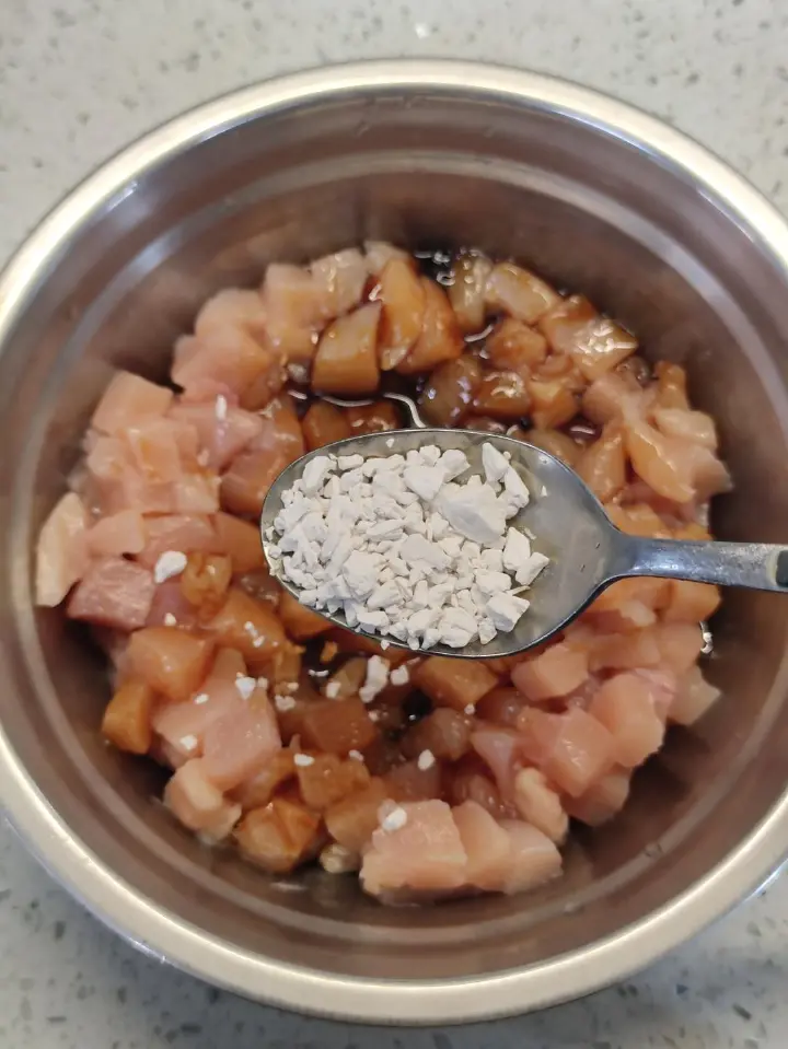 香辣鸡胸肉拌饭 第 4 步