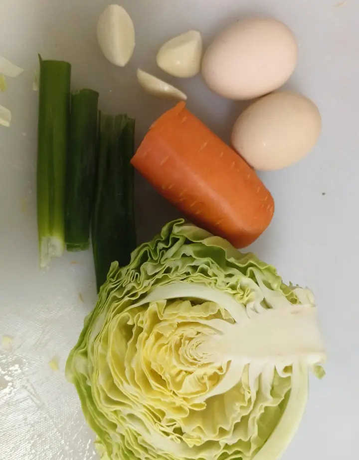 包菜胡萝卜炒鸡蛋 第 1 步