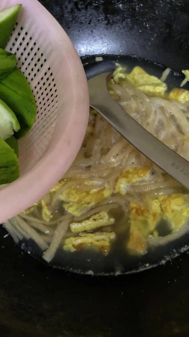 丝瓜茶馓蛋皮汤 第 8 步