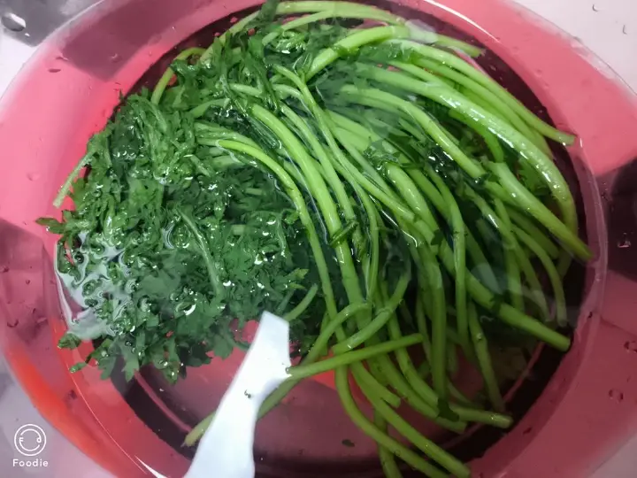 茼蒿牛肉菜饭 第 2 步