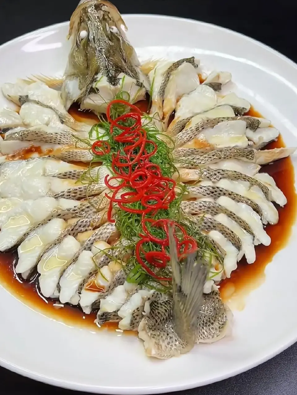 清蒸鲈鱼成品图
