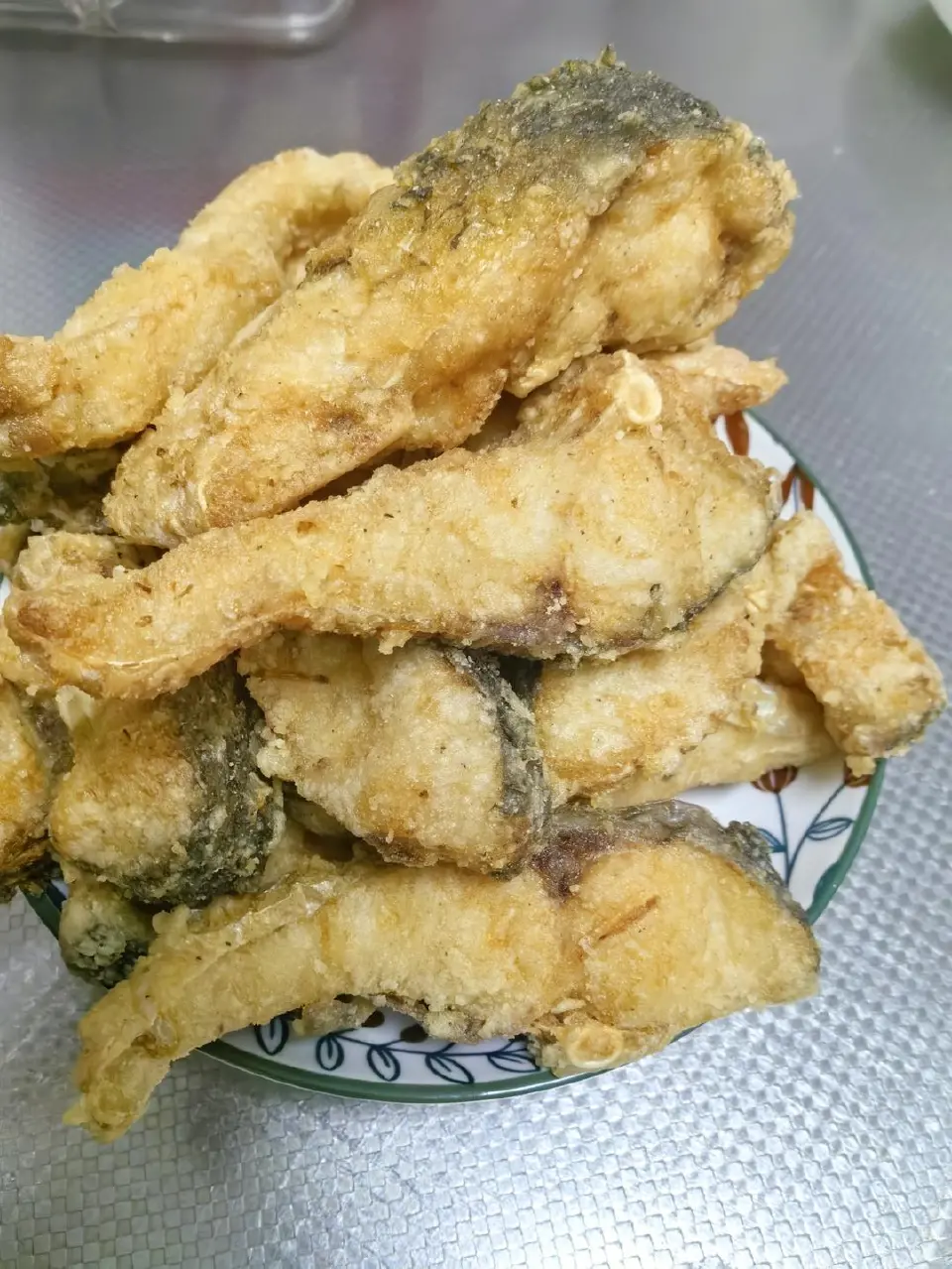 炸鱼块与红烧鱼块成品图
