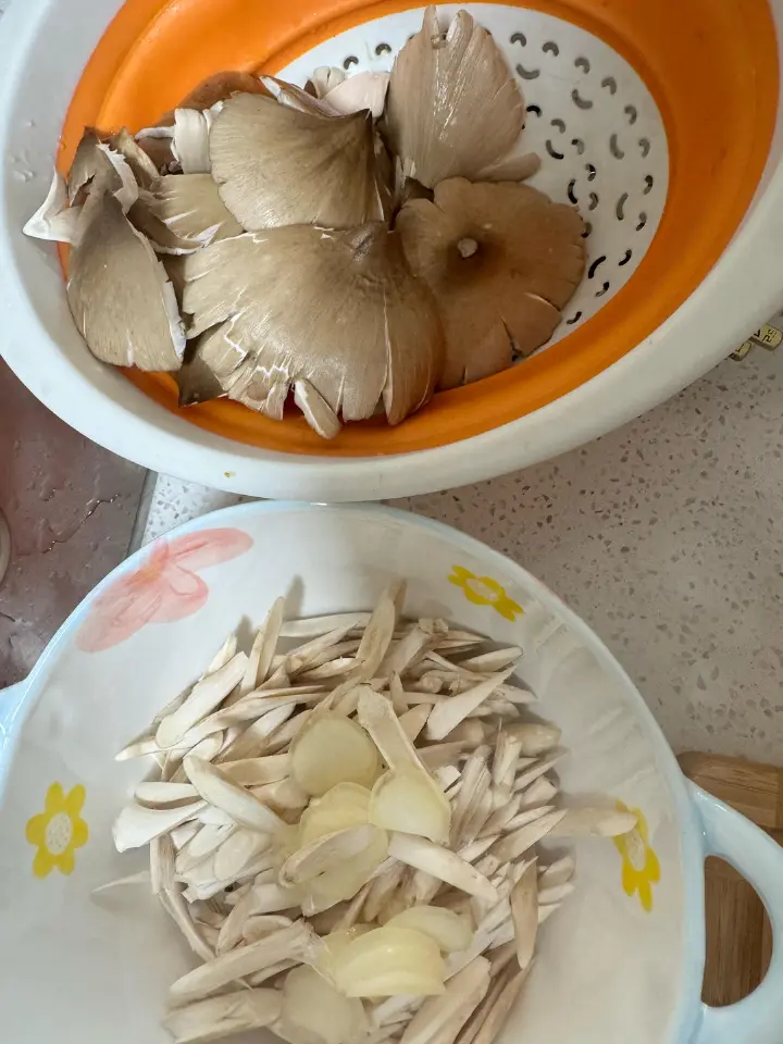 火腿鸡枞菌蒸汤 第 7 步