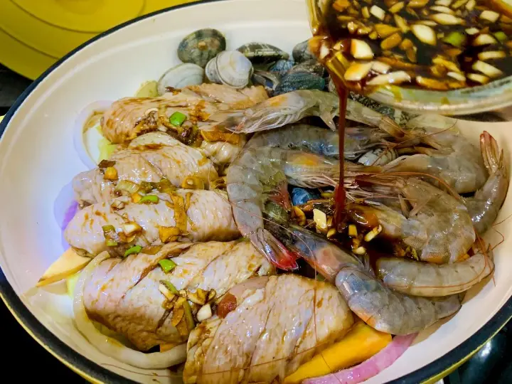 鸡翅海鲜香薯煲 第 7 步