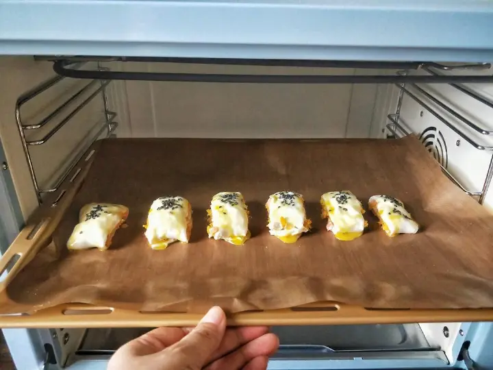 手抓饼火腿肉松酥 第 7 步
