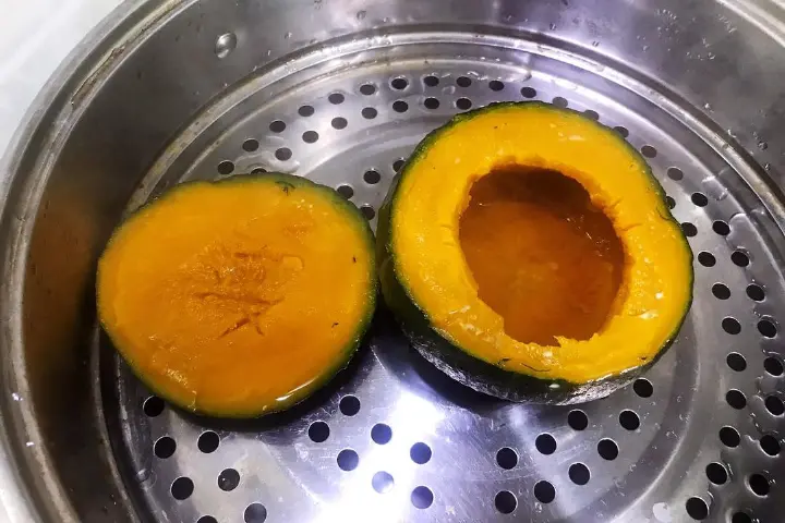 贝贝南瓜蒸蛋 第 7 步