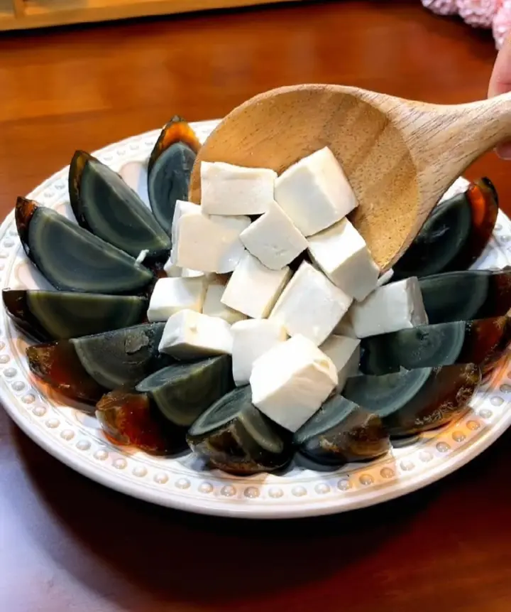 凉拌皮蛋豆腐 第 4 步