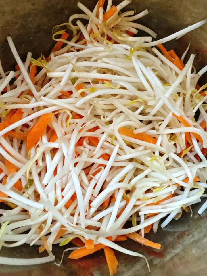 木耳豆芽炒鸡蛋 第 1 步