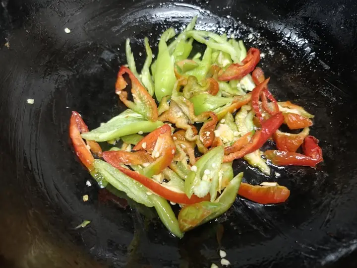 辣椒木耳炒鸡蛋 第 7 步