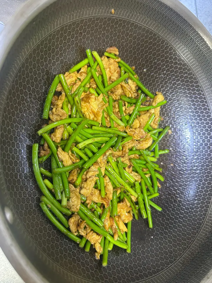 鸡蛋炒蒜薹 第 8 步