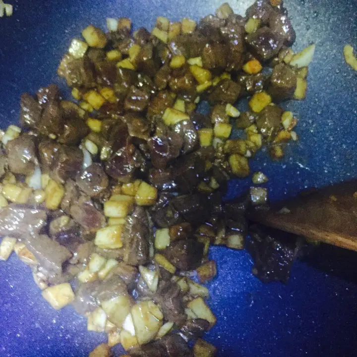 黑胡椒杏鲍菇牛肉粒 第 9 步