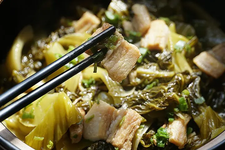 酸菜炖五花肉 第 1 步