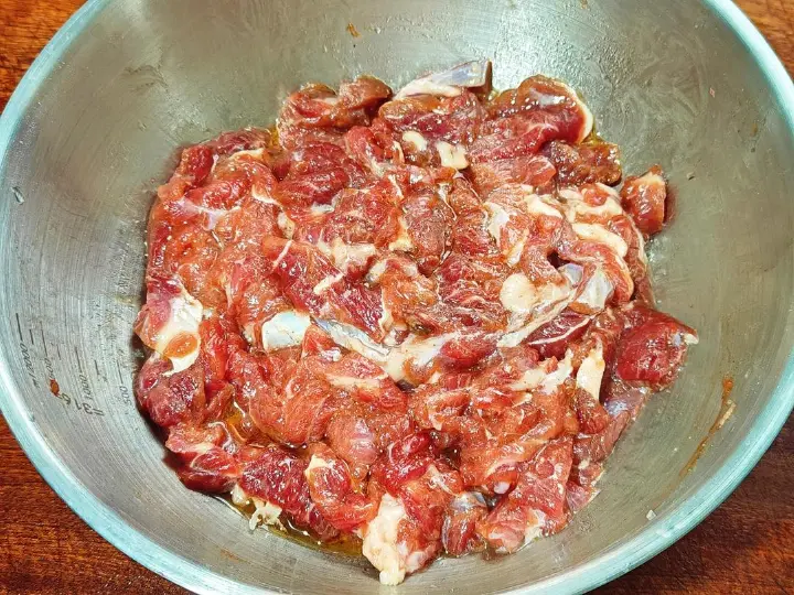 洋葱青椒炒牛肉 第 1 步