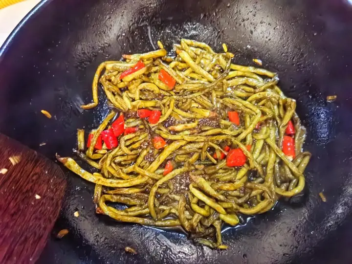 糖醋㸆豆角 第 4 步