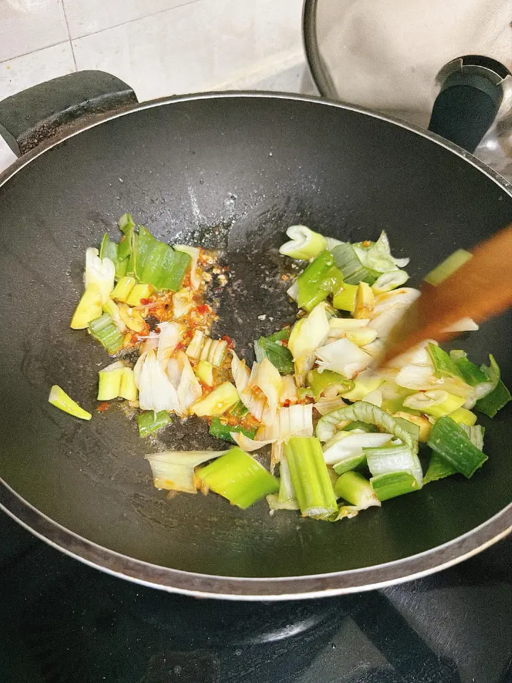 葱爆油蛤 第 5 步