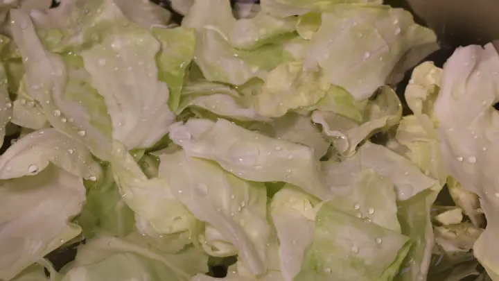 炝拌手撕包菜 第 1 步
