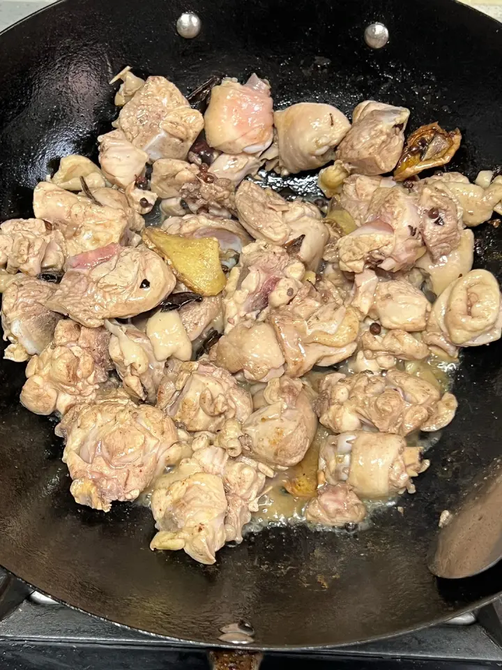 榛蘑土豆青椒炒鸡块 第 4 步
