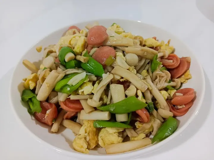 白玉菇炒鸡蛋 第 1 步