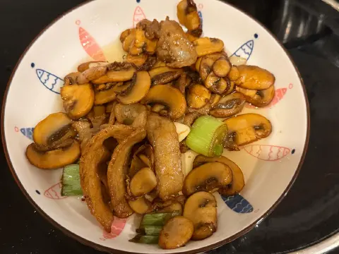 口蘑炒五花肉