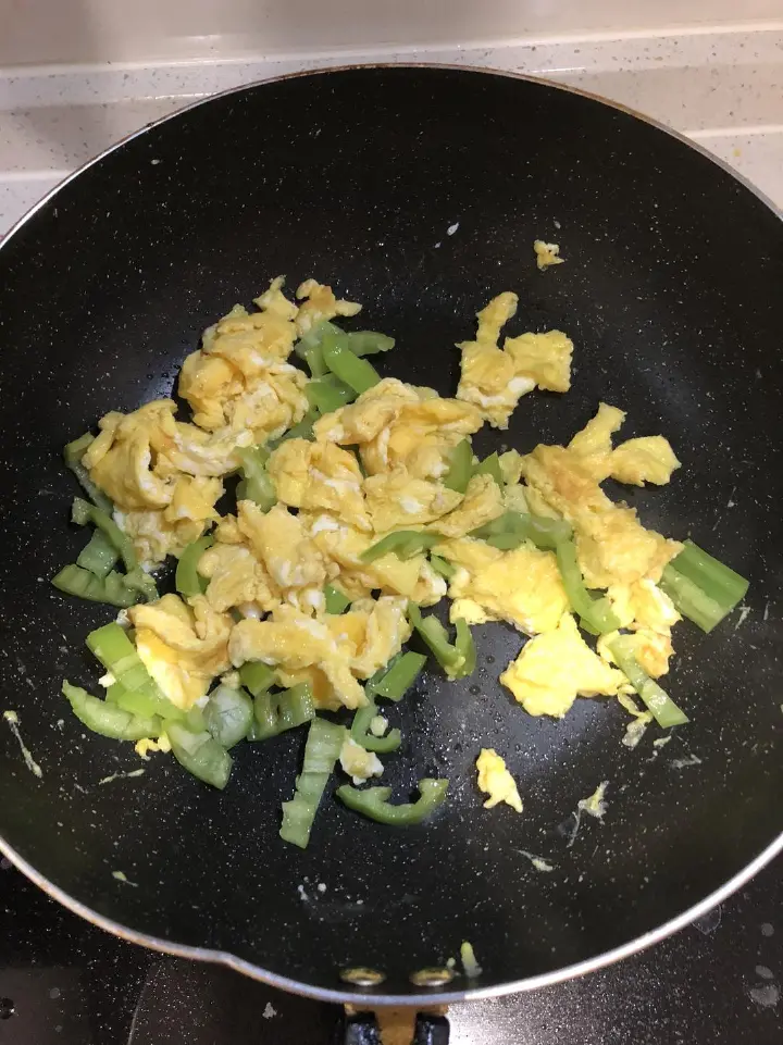 酱炒鸡蛋 第 3 步