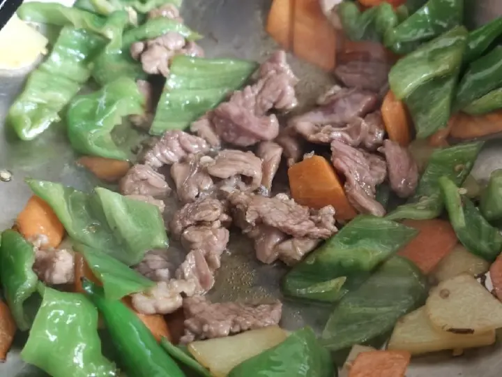 青椒炒肉片 第 4 步