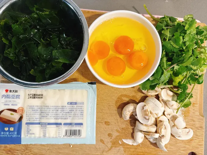 裙带菜豆腐蛋花汤 第 1 步