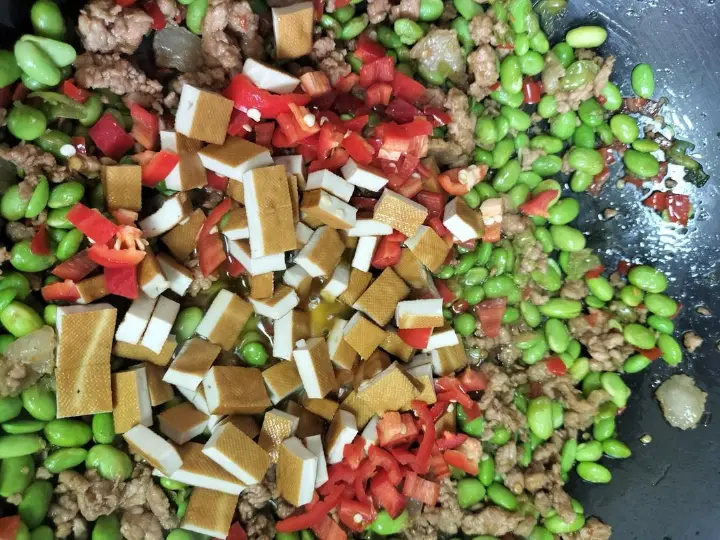 肉末香干炒毛豆 第 7 步