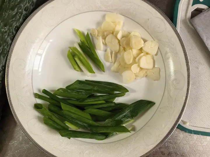 平菇炒肉 第 3 步